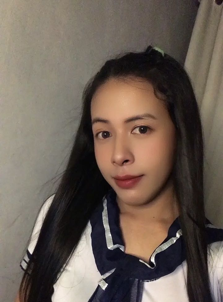Luna available for random video chat
