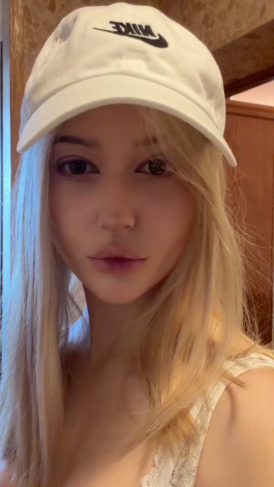 Blondie on TigoApp